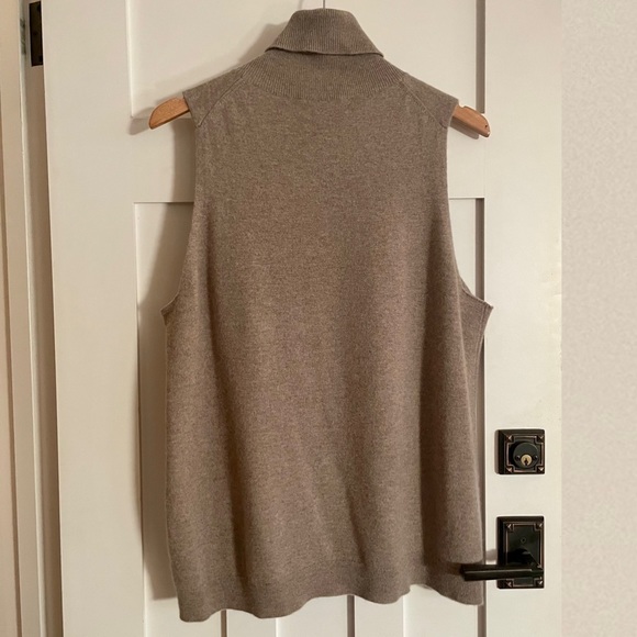 NORDSTROM SIGNATURE Sleeveless Cashmere Turtleneck Sweater. Size XXL, tan. - Picture 6 of 8